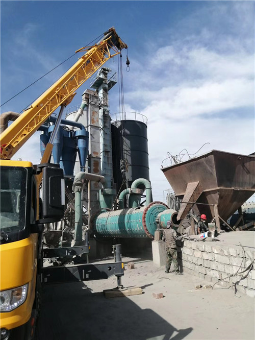 兴义市设备搬运等各类工程项目中，吊车起着关键作用