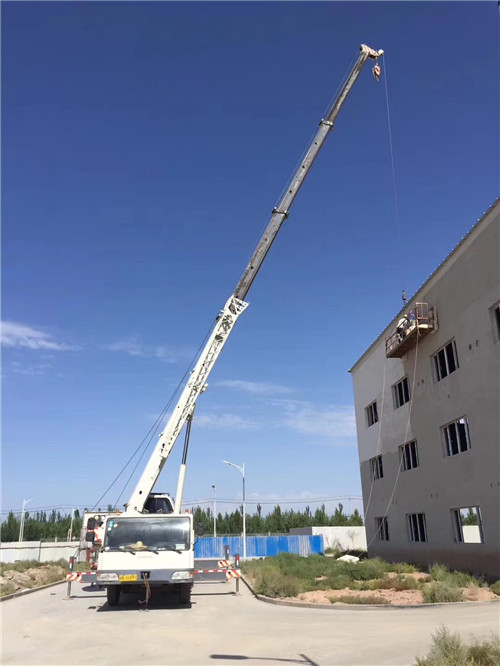 兴义市“轻装强干”—— 吊车的 “轻量化臂架” 技术